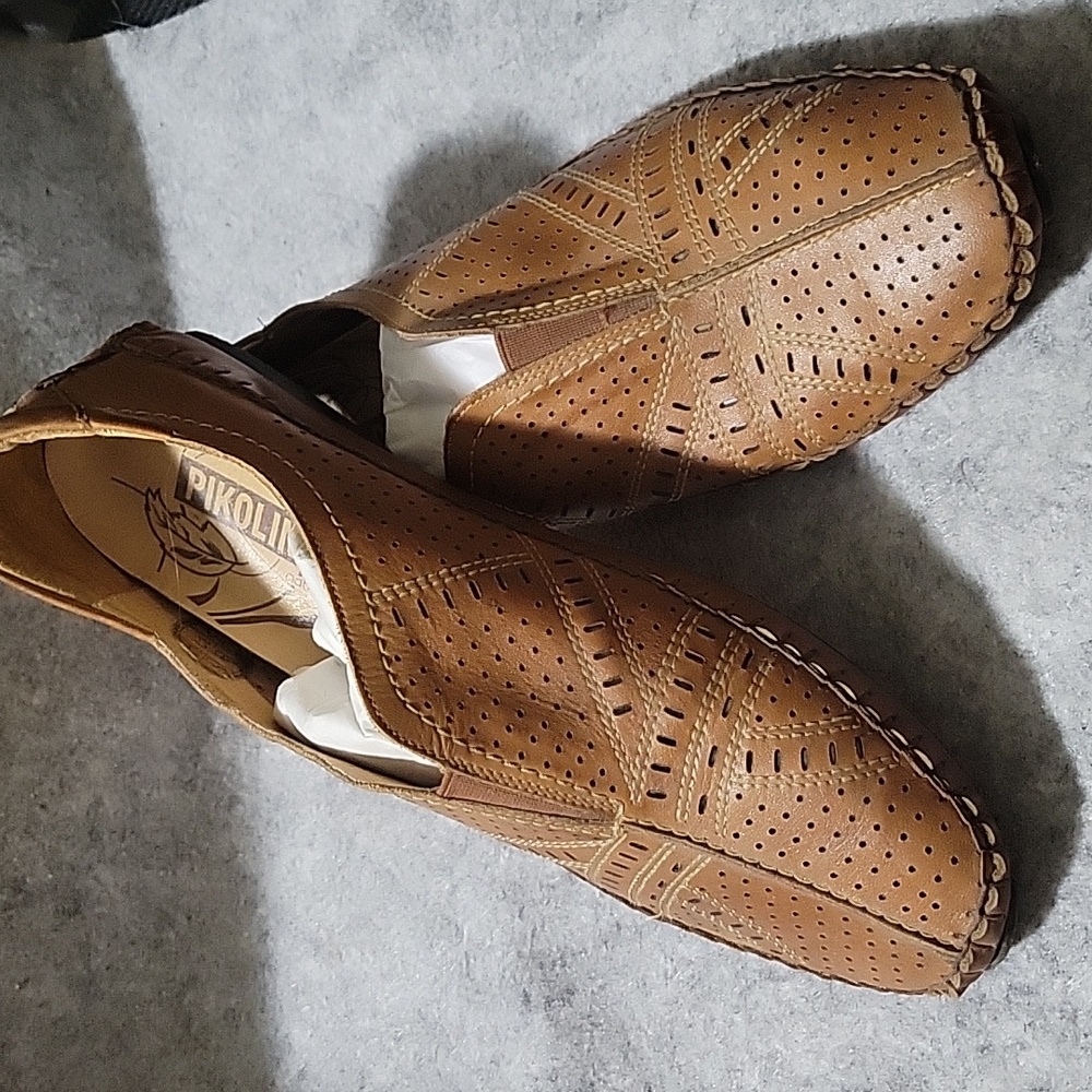 Pikolinos Leather Slip-ons EUC